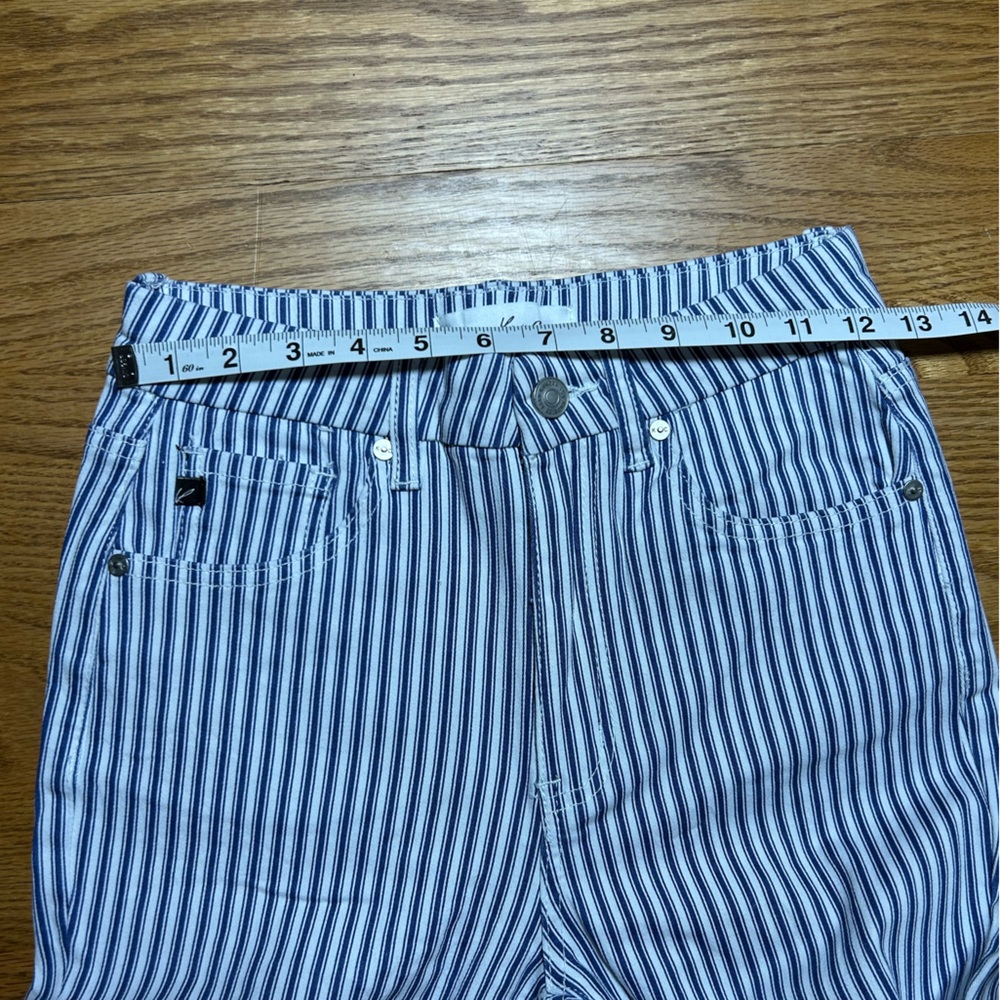 Women’s KanCan Blue and White Striped Bell Bottom Jeans Size 5/26 - Picture 7 of 8